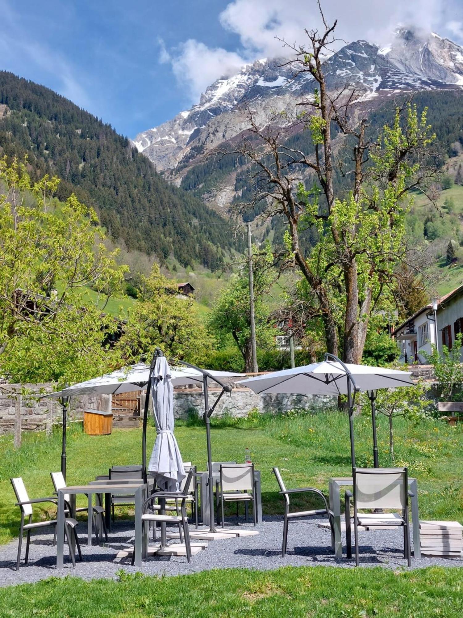 Casa Toedi Restaurant Hotel Trun 외부 사진