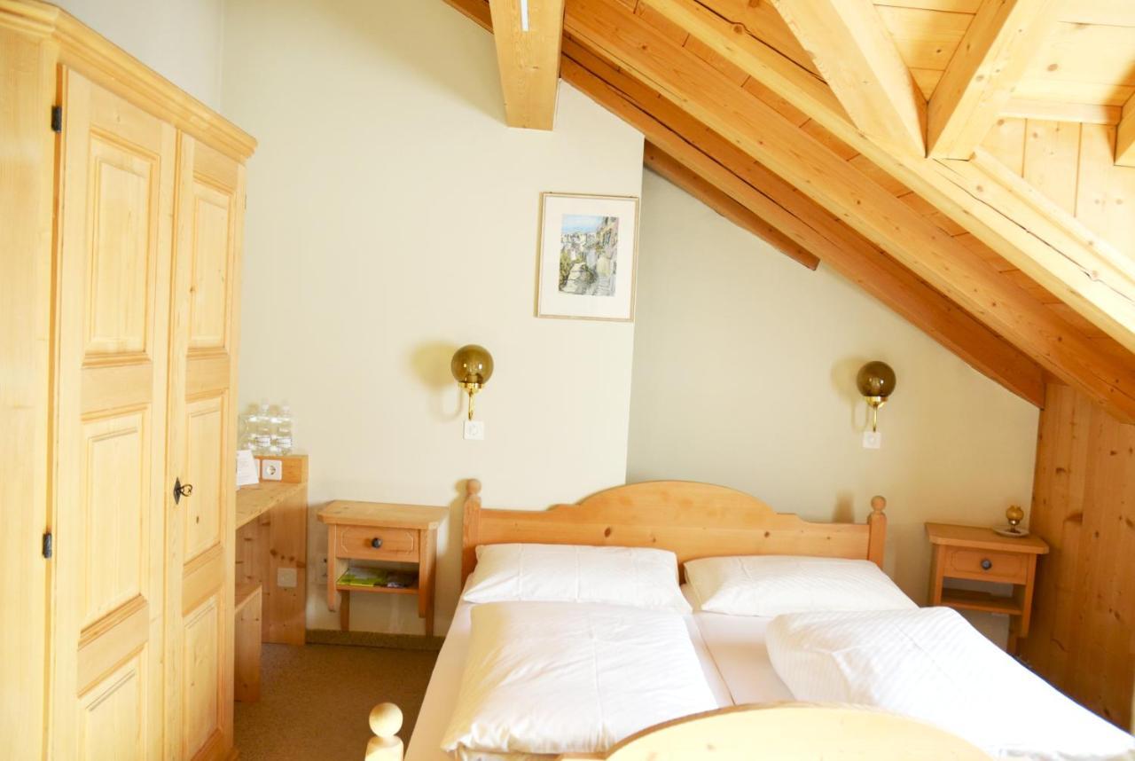 Casa Toedi Restaurant Hotel Trun 외부 사진