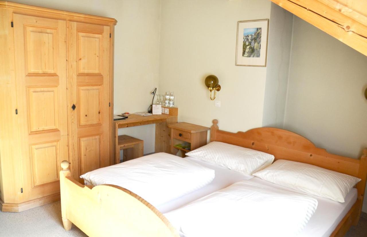 Casa Toedi Restaurant Hotel Trun 외부 사진